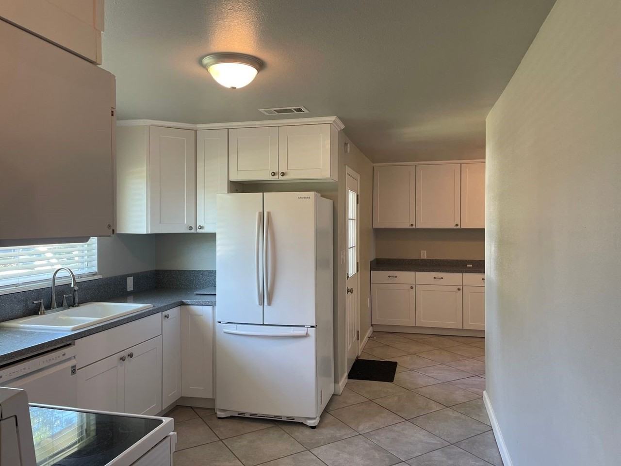 4073 Potomac Ave - Photo 7 of 19