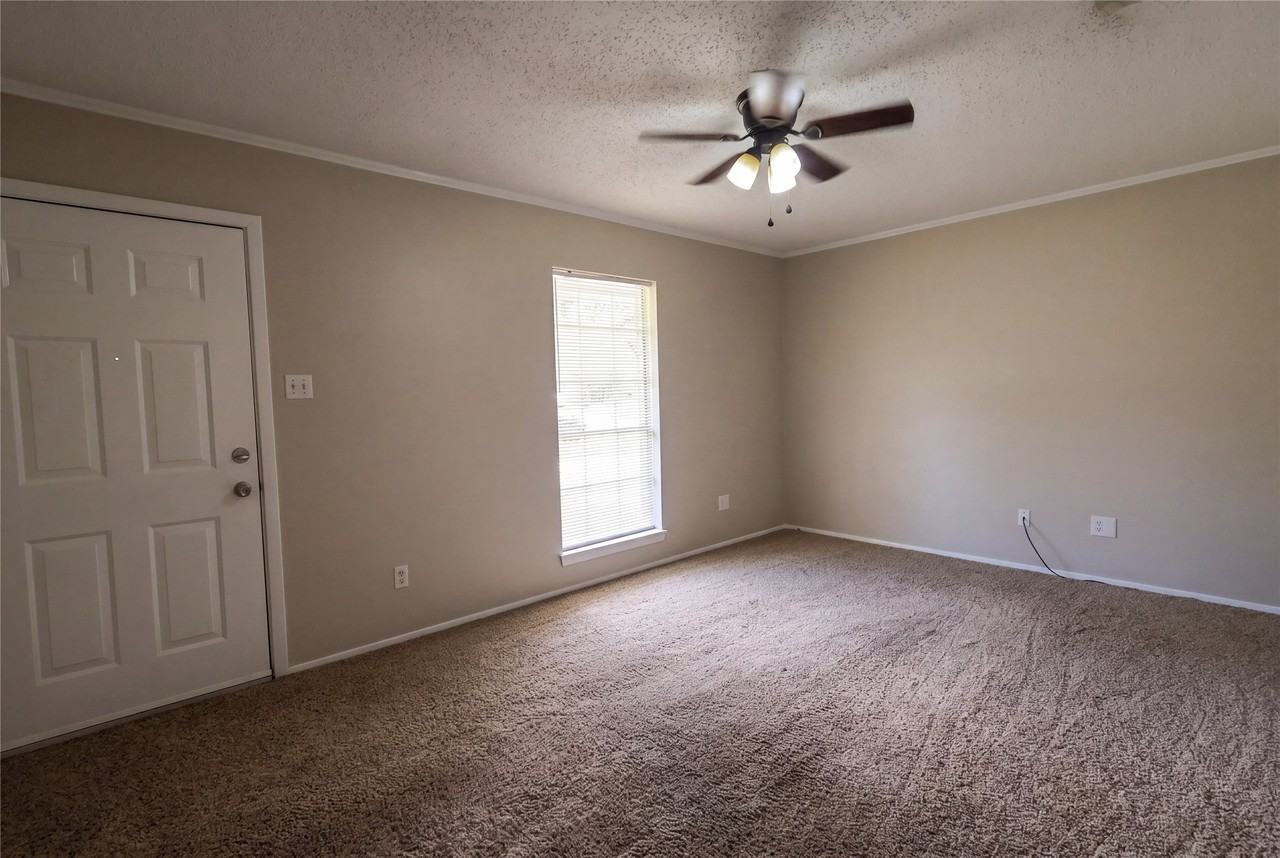 1523 Teekell St - Photo 2 of 16