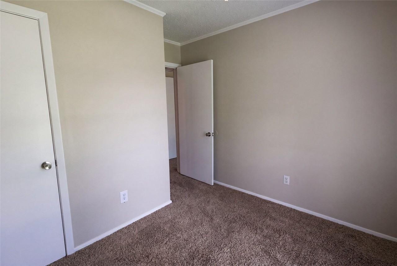 1523 Teekell St - Photo 5 of 16