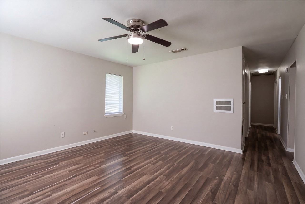 9442 Normandie Dr - Photo 3 of 14