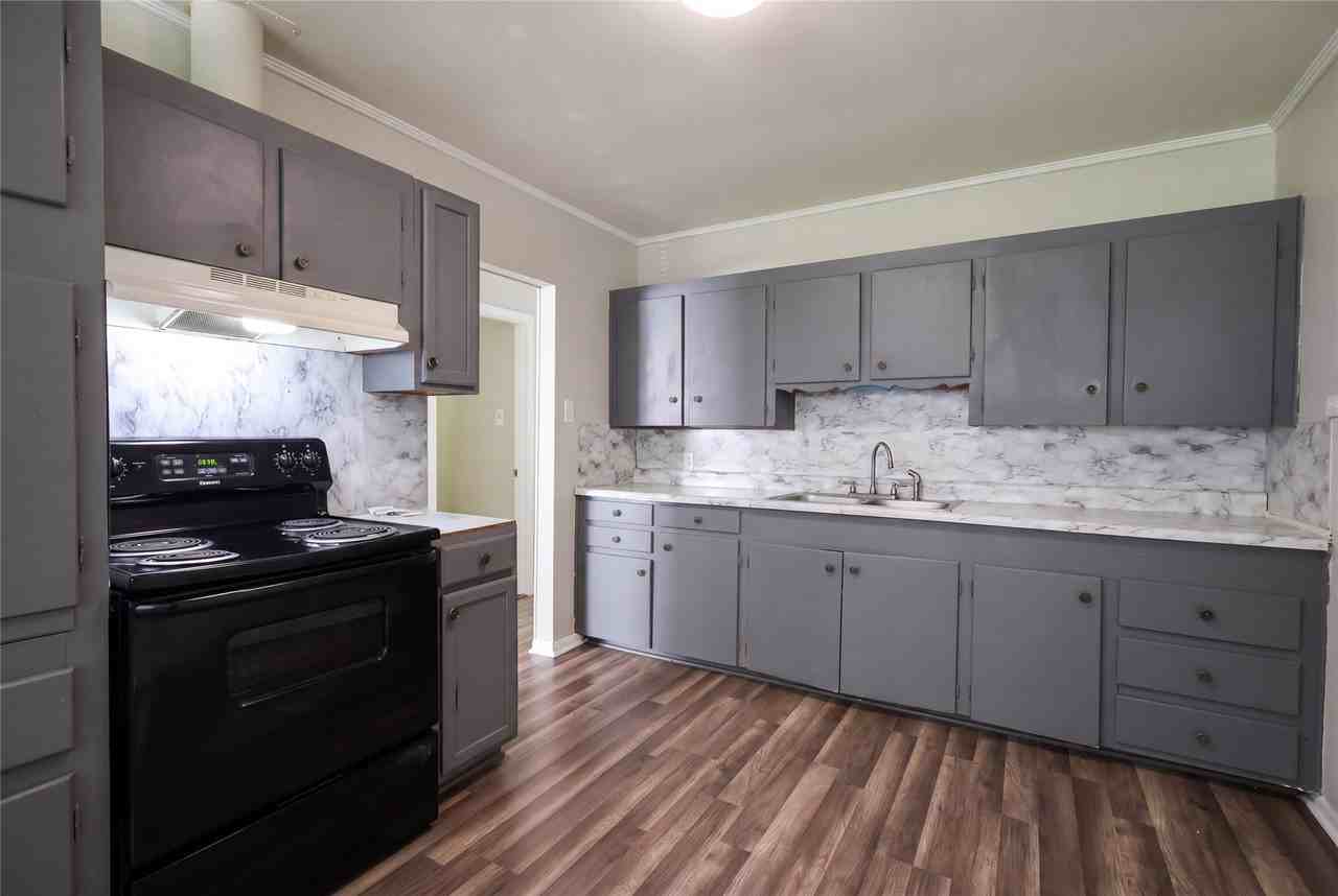 9442 Normandie Dr - Photo 4 of 14