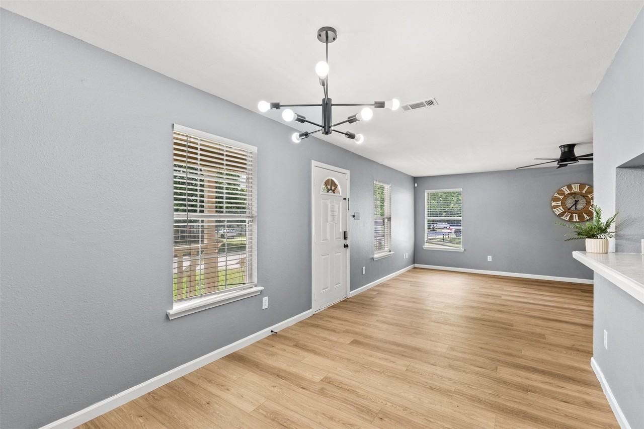 108 Cook St - Photo 6 of 27