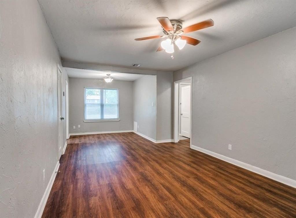 213 W Jacobs Dr - Photo 2 of 15