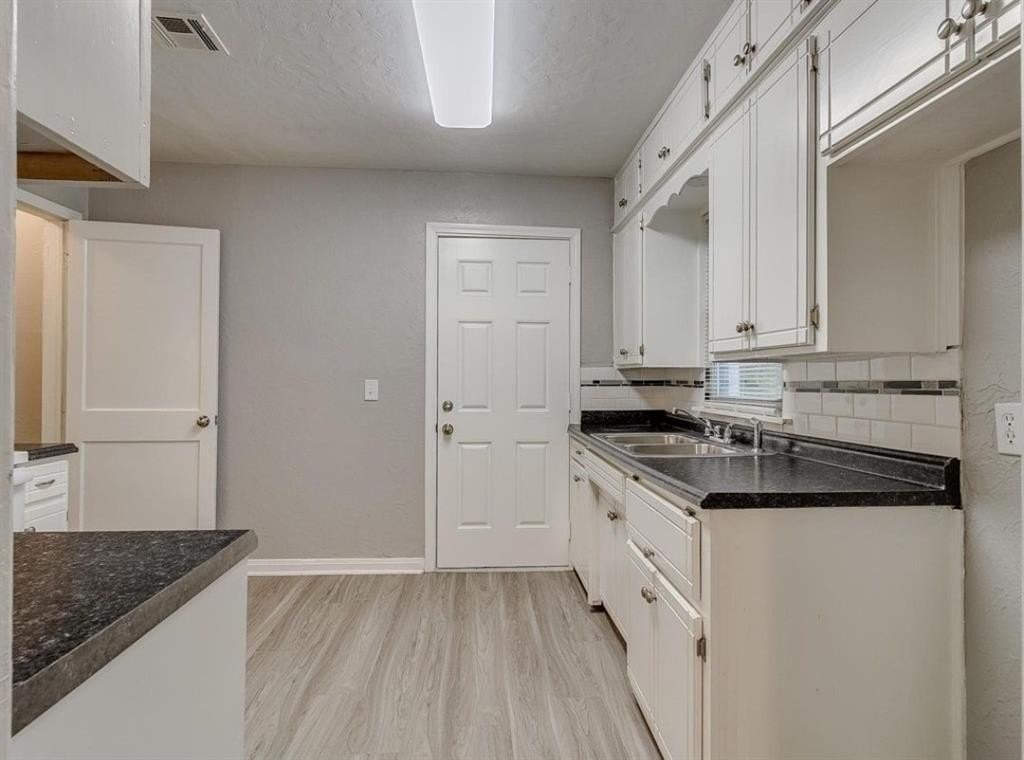 213 W Jacobs Dr - Photo 4 of 15