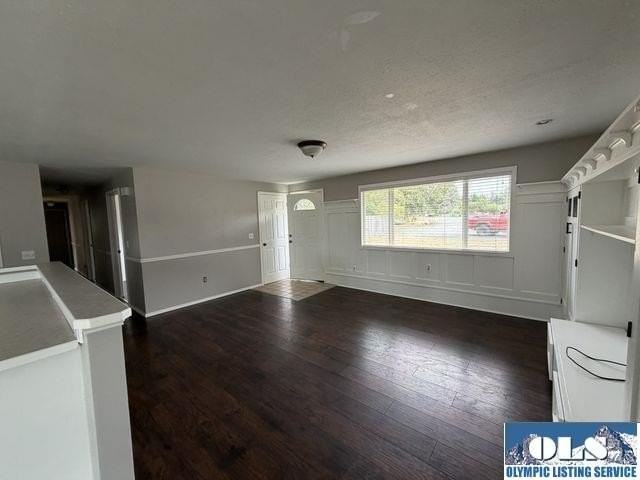 100 W Robert Pl - Photo 3 of 18