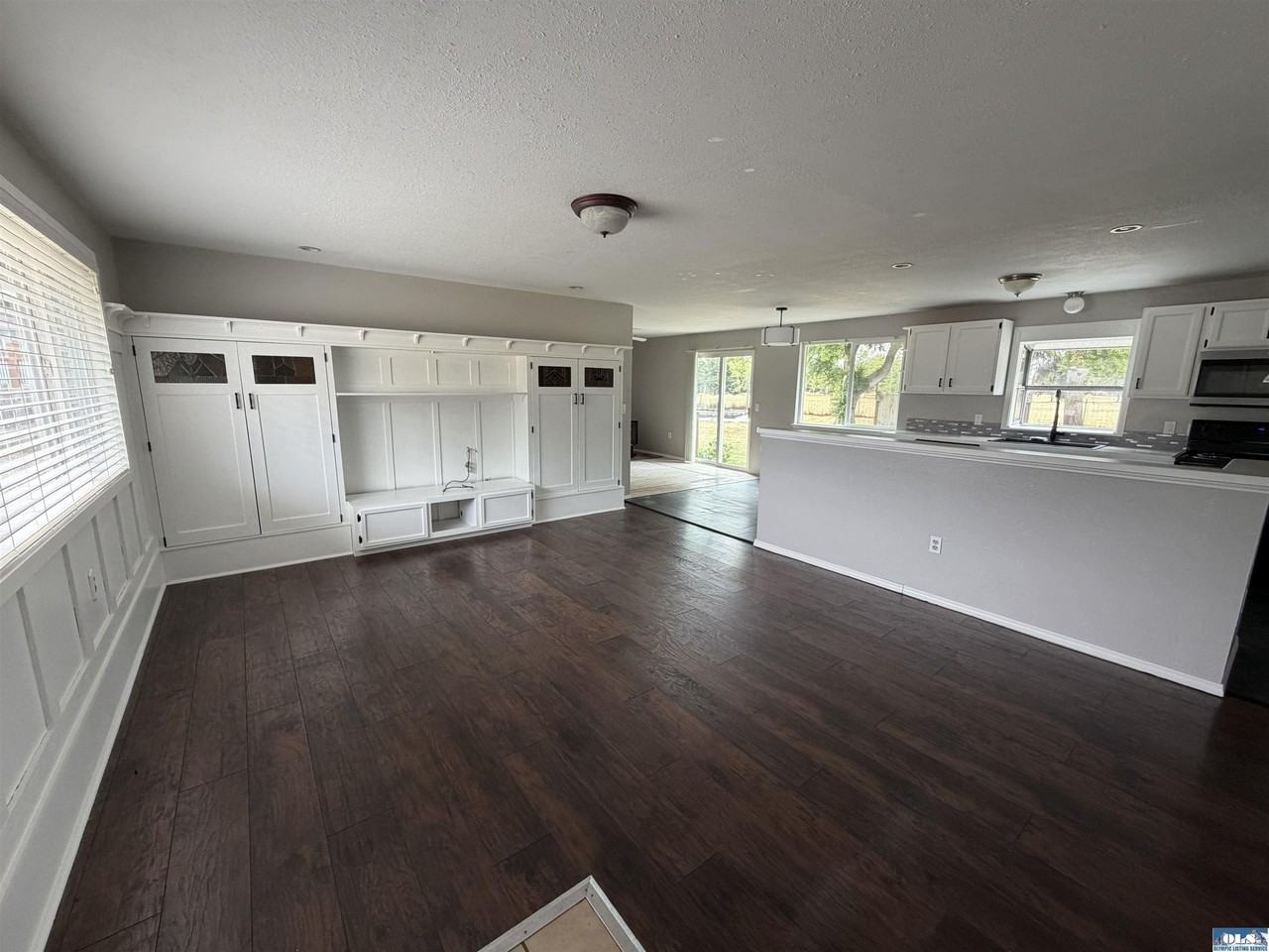 100 W Robert Pl - Photo 5 of 18