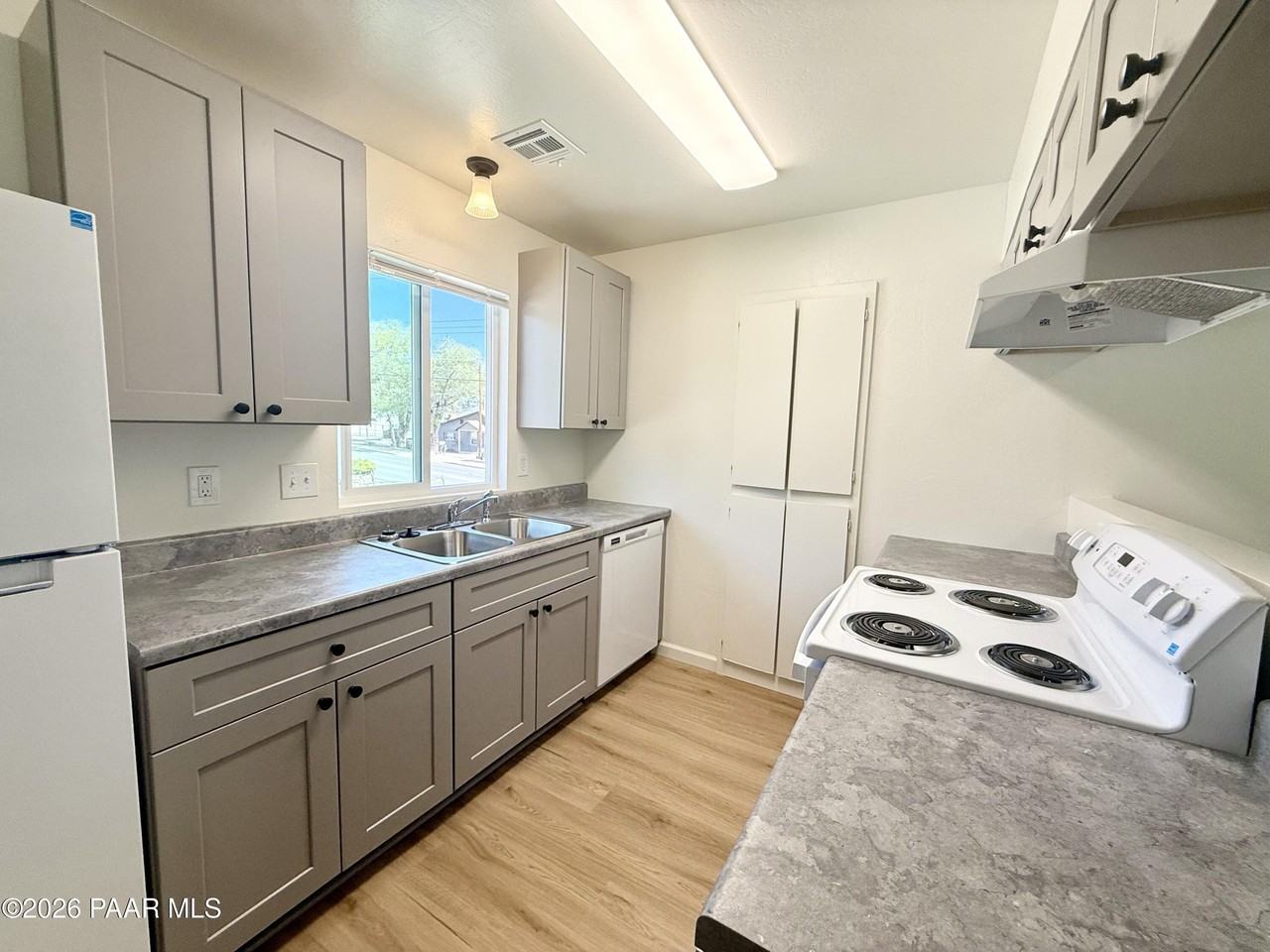 566 Lincoln Ave #C - Photo 4 of 7