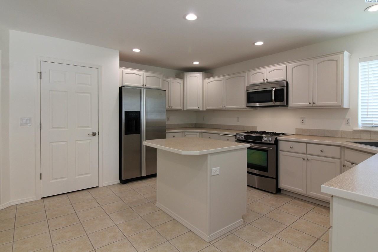 1776 Rowan Ct - Photo 2 of 26