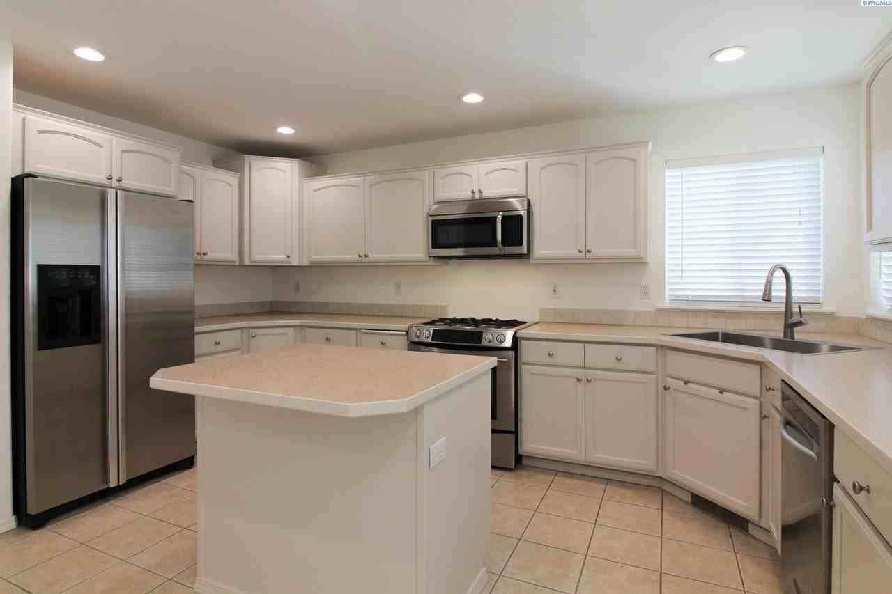 1776 Rowan Ct - Photo 4 of 26