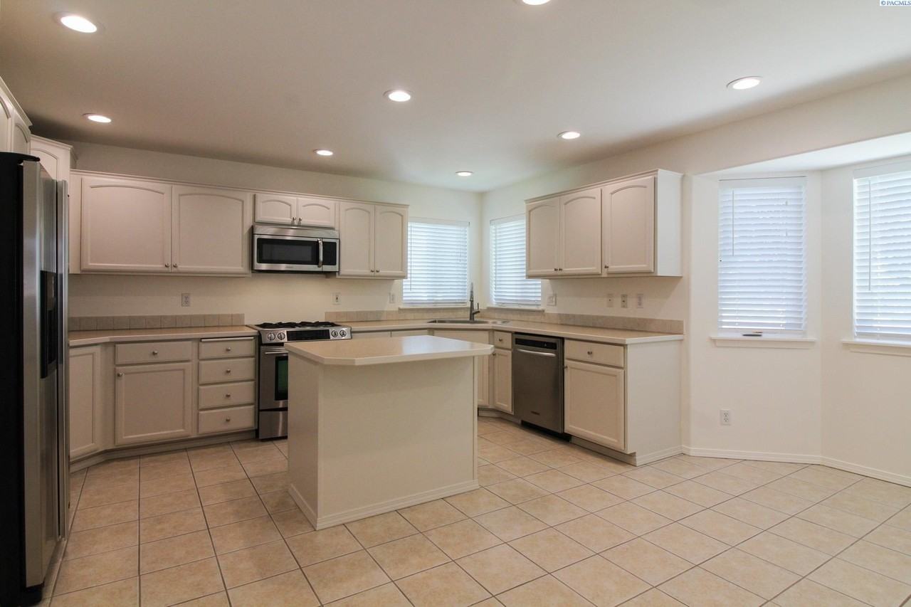1776 Rowan Ct - Photo 5 of 26