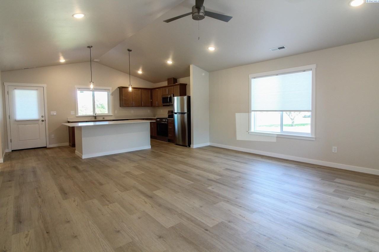 16820 S Stevens Dr - Photo 2 of 14