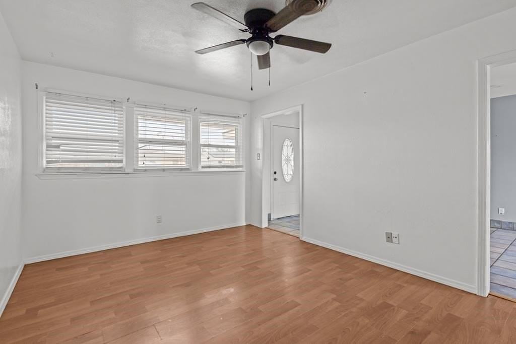 4305 Parkdale Dr - Photo 2 of 12