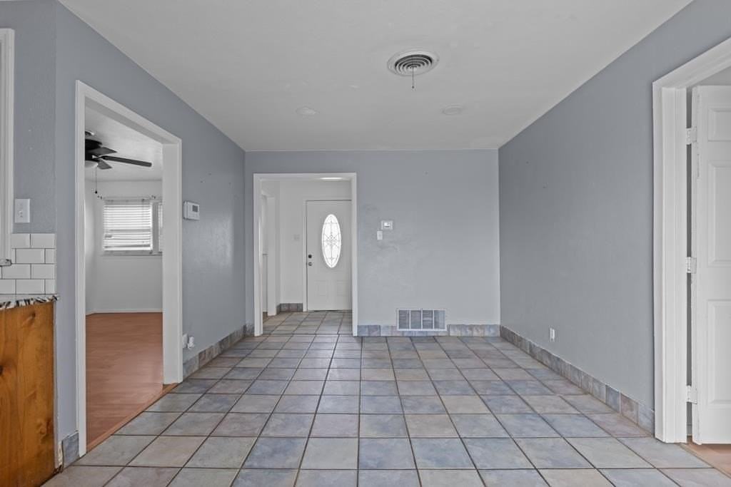 4305 Parkdale Dr - Photo 3 of 12