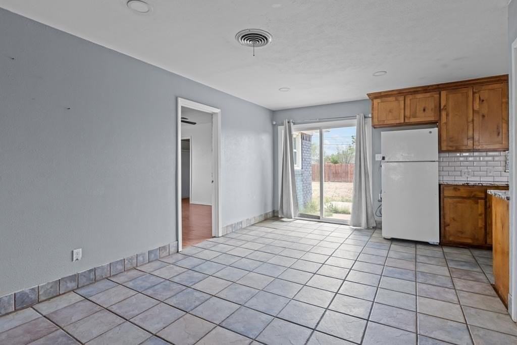 4305 Parkdale Dr - Photo 4 of 12