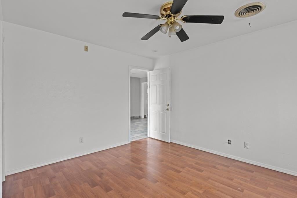 4305 Parkdale Dr - Photo 7 of 12