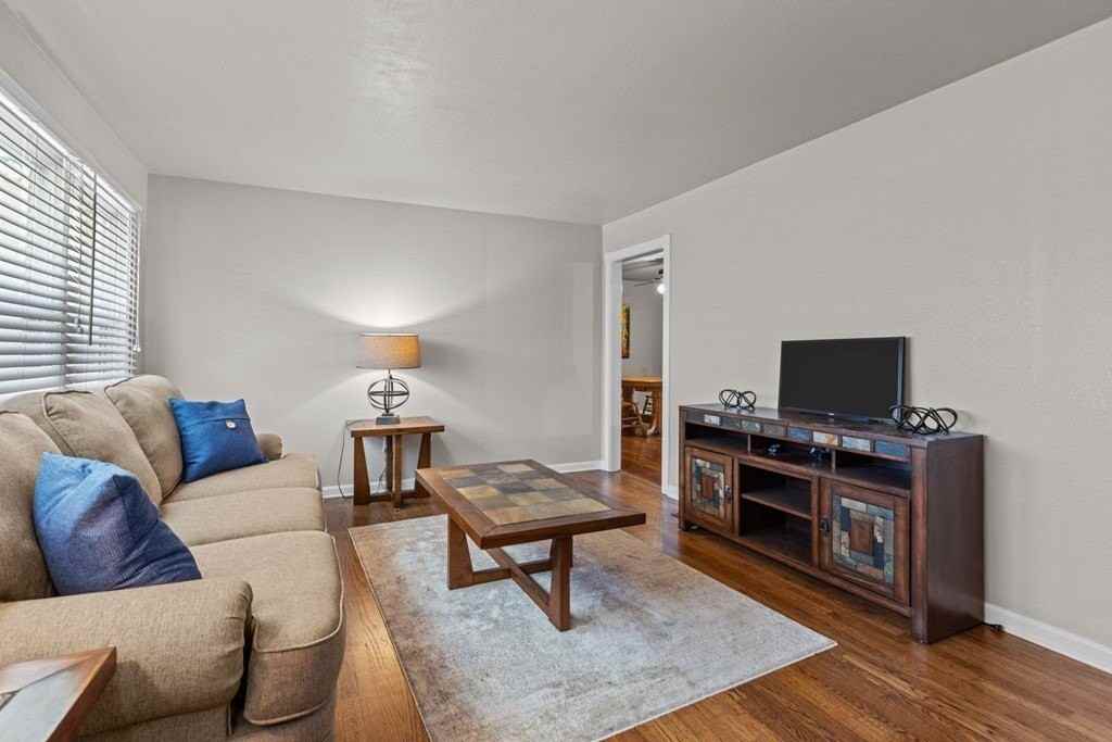 2511 Beechwood St - Photo 4 of 22