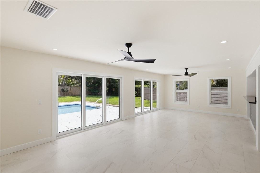 726 Live Oak Ln - Photo 7 of 24