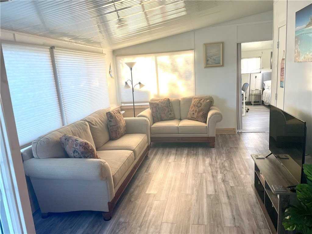 13485 N Indian River Dr - Photo 5 of 15