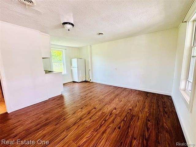 507 Lakeville Rd #9 - Photo 2 of 5