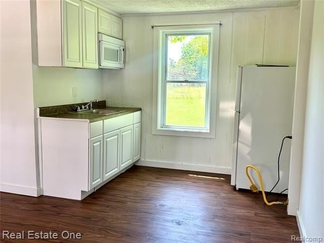 507 Lakeville Rd #9 - Photo 5 of 5