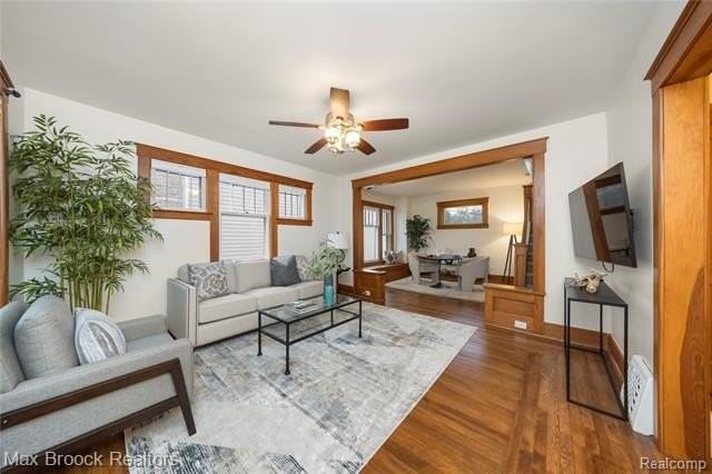 436 Park St - Photo 2 of 33