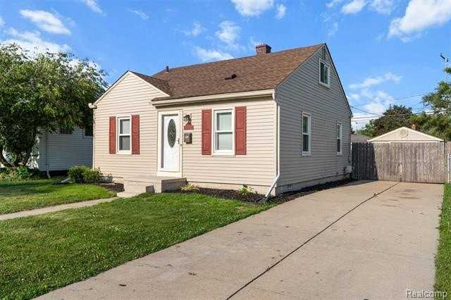24696 Wilmot Ave - Photo 3 of 15
