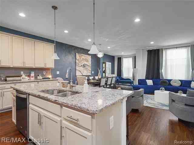 24869 Ivy - Photo 4 of 31