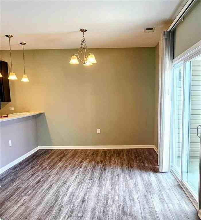 4008 Trenwith Ln - Photo 5 of 38