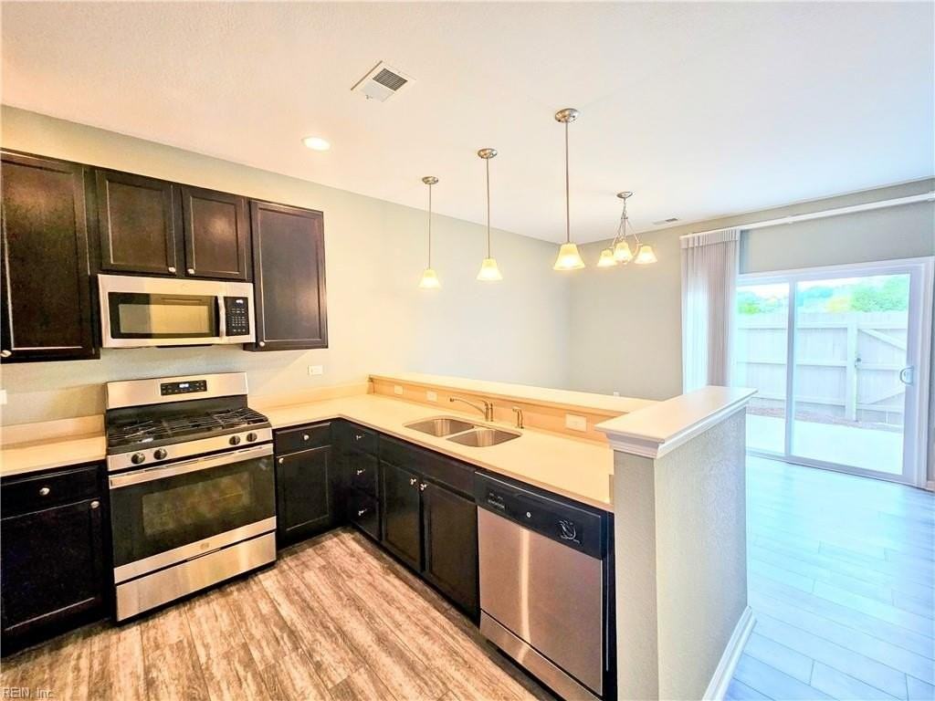 4008 Trenwith Ln - Photo 7 of 38