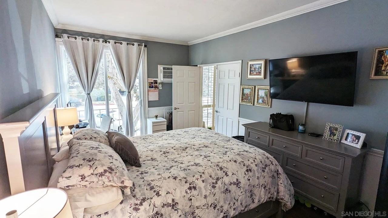 2410 Albatross St #6 - Photo 5 of 22