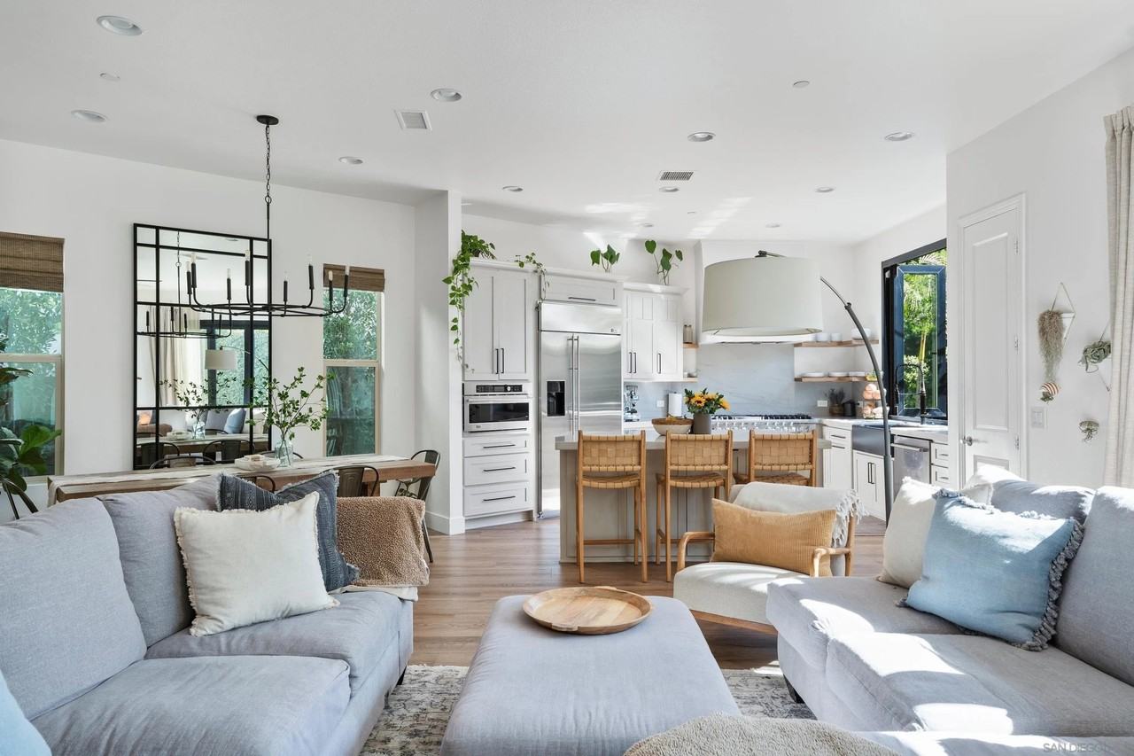 669 Calypso Pl - Photo 4 of 33