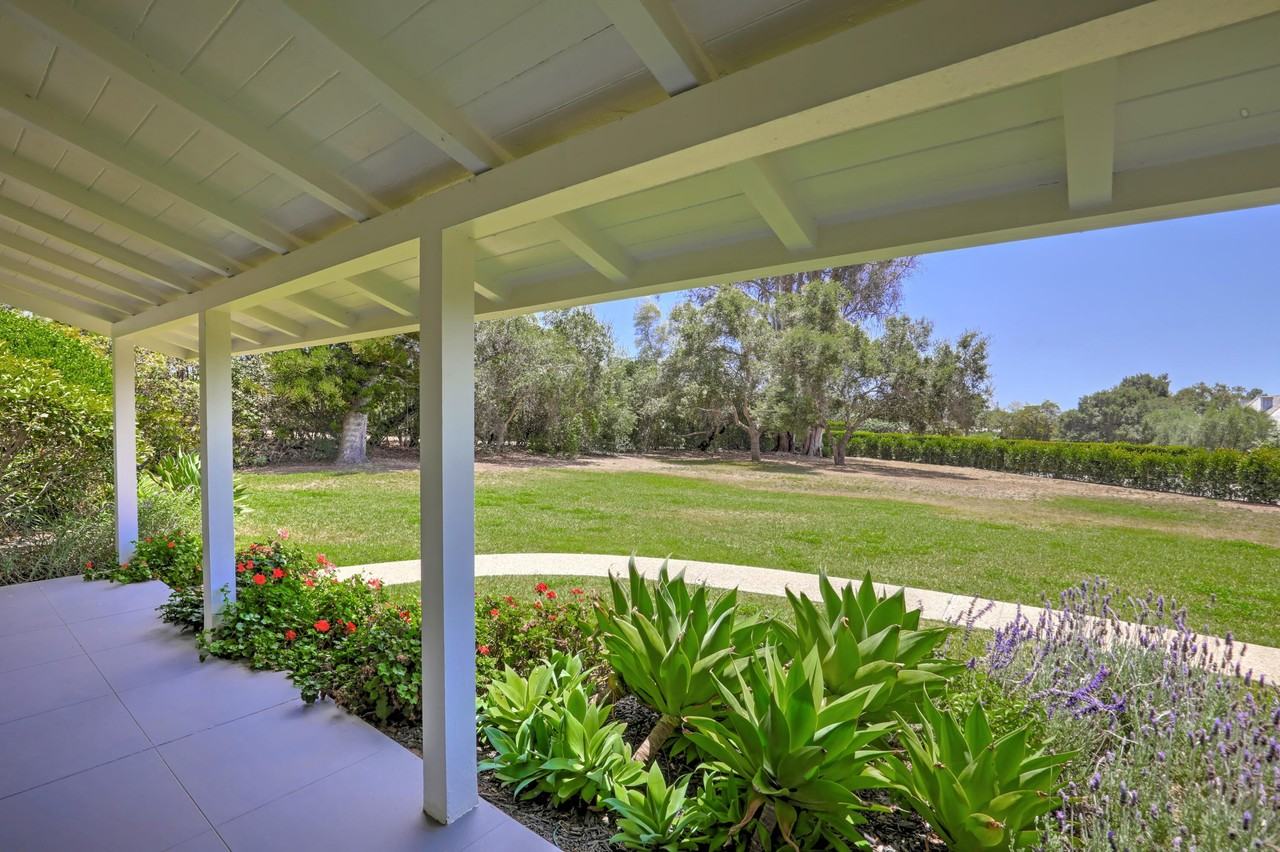 450 Santa Rosa Ln - Photo 4 of 33