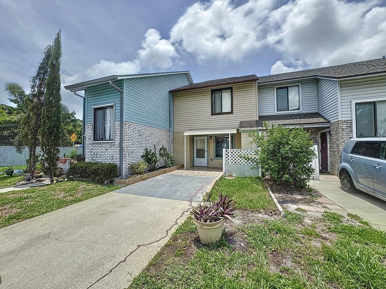 287 Nottingham Pl - Photo 3 of 26