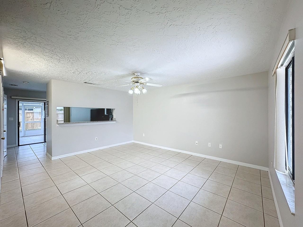 287 Nottingham Pl - Photo 4 of 26