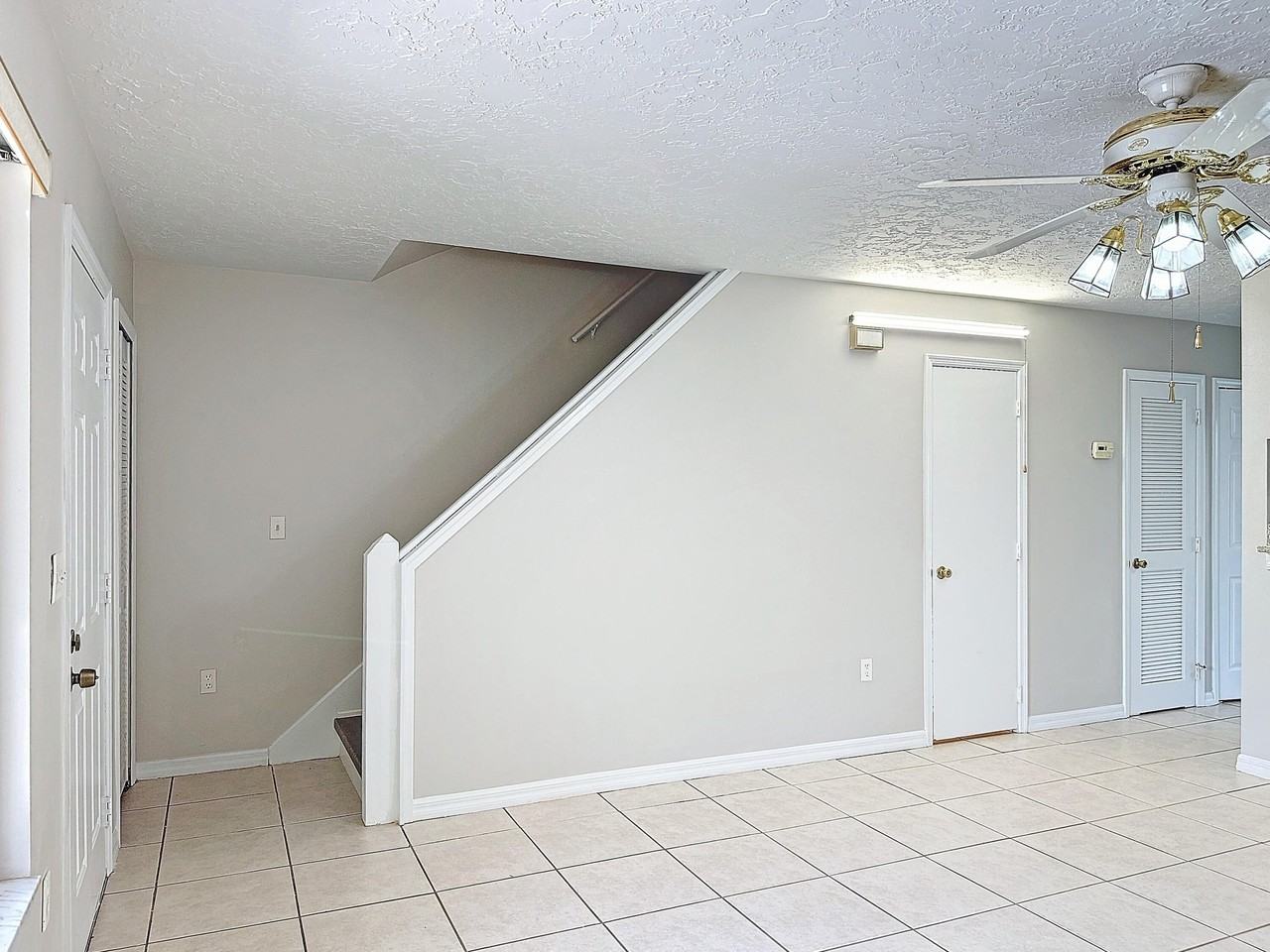 287 Nottingham Pl - Photo 6 of 26
