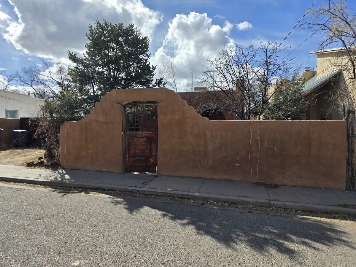 246 Casados St - Photo 6 of 10