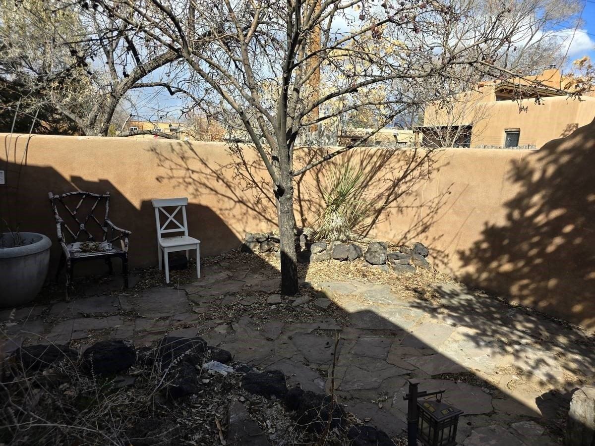 246 Casados St - Photo 7 of 10