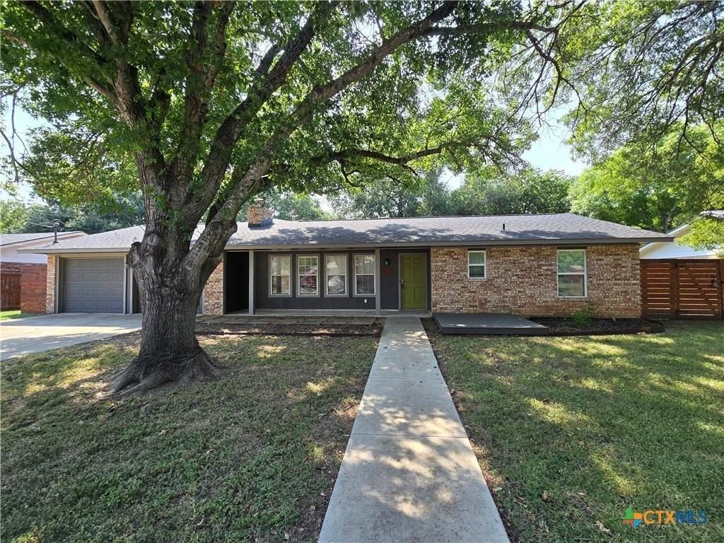 1360 Poppy Ln - Photo 2 of 36