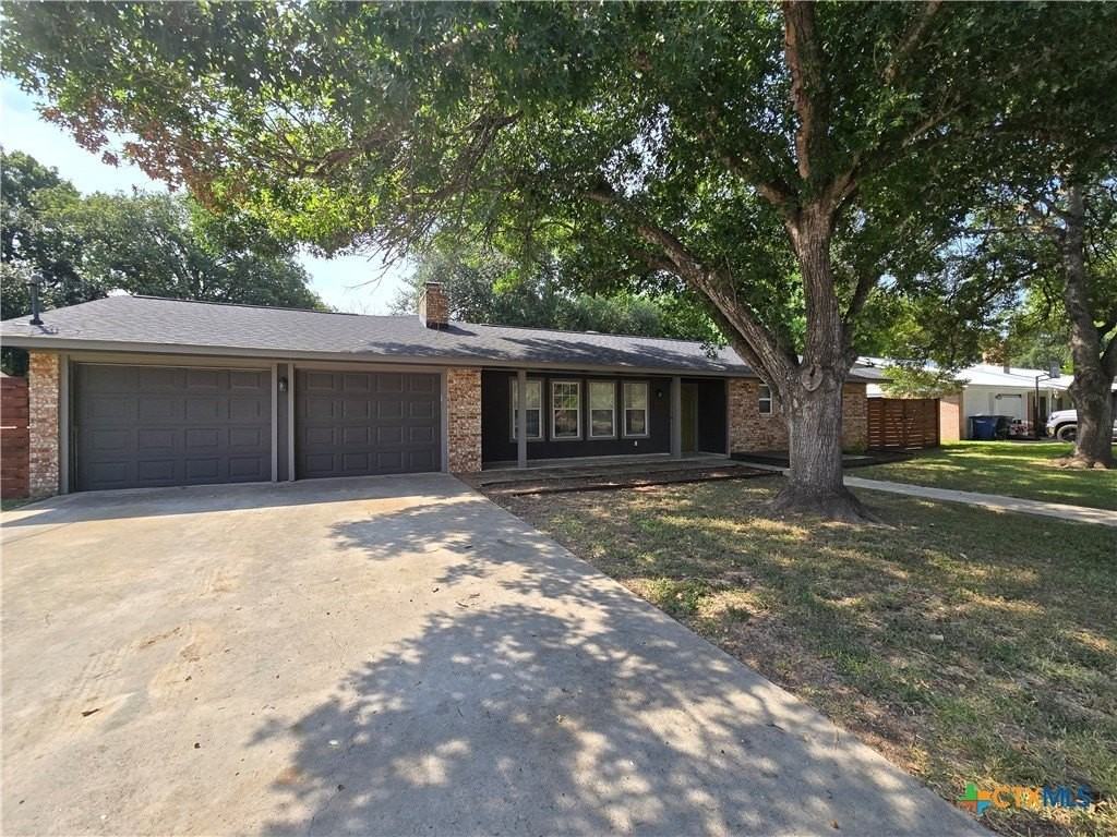1360 Poppy Ln - Photo 3 of 36