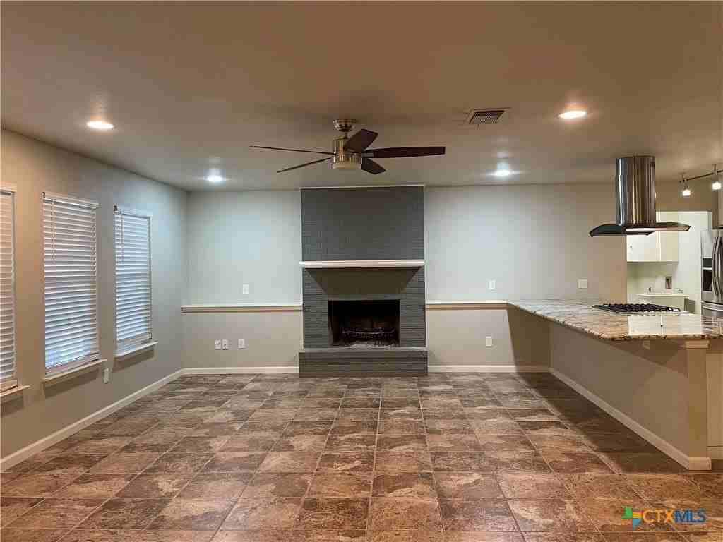 1360 Poppy Ln - Photo 6 of 36