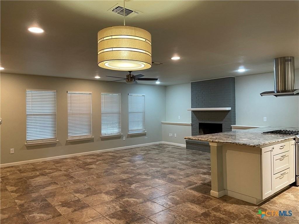 1360 Poppy Ln - Photo 7 of 36