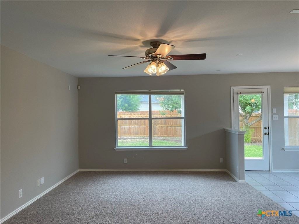 217 Roadrunner Ave - Photo 7 of 31