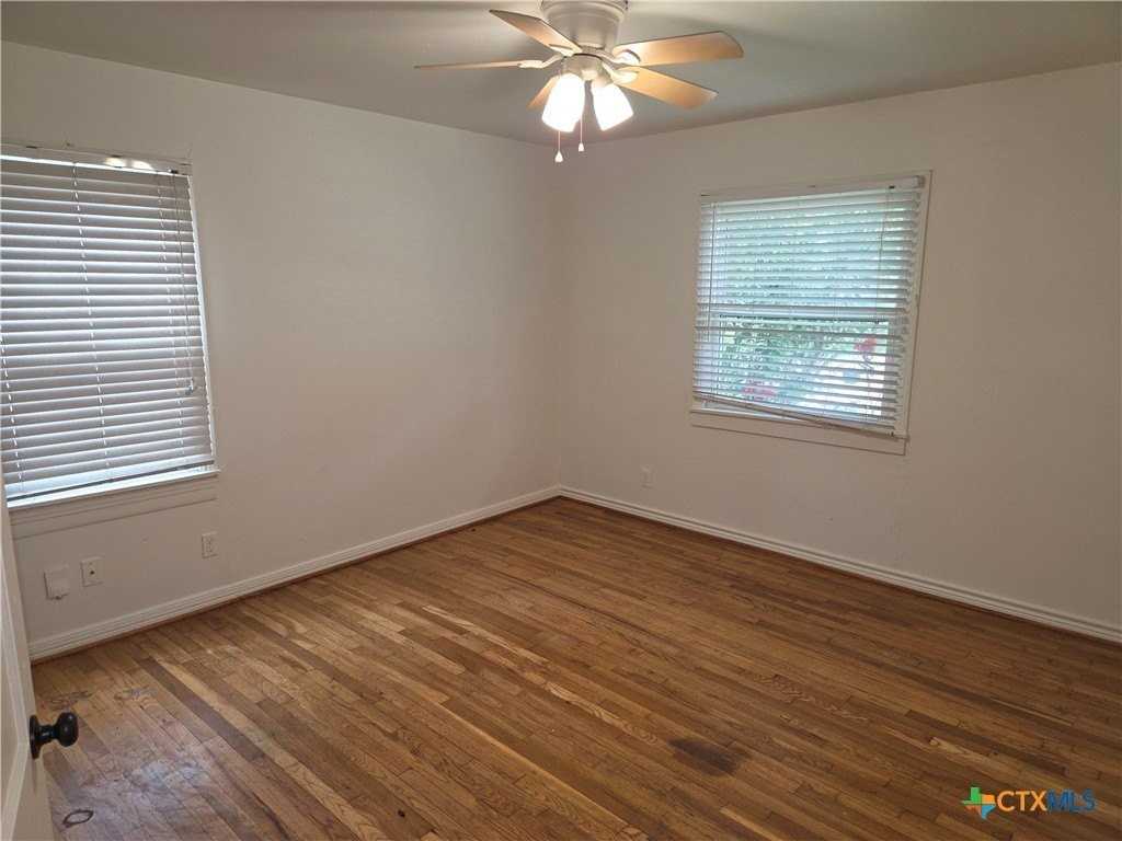 1909 S 15th St - Photo 4 of 7