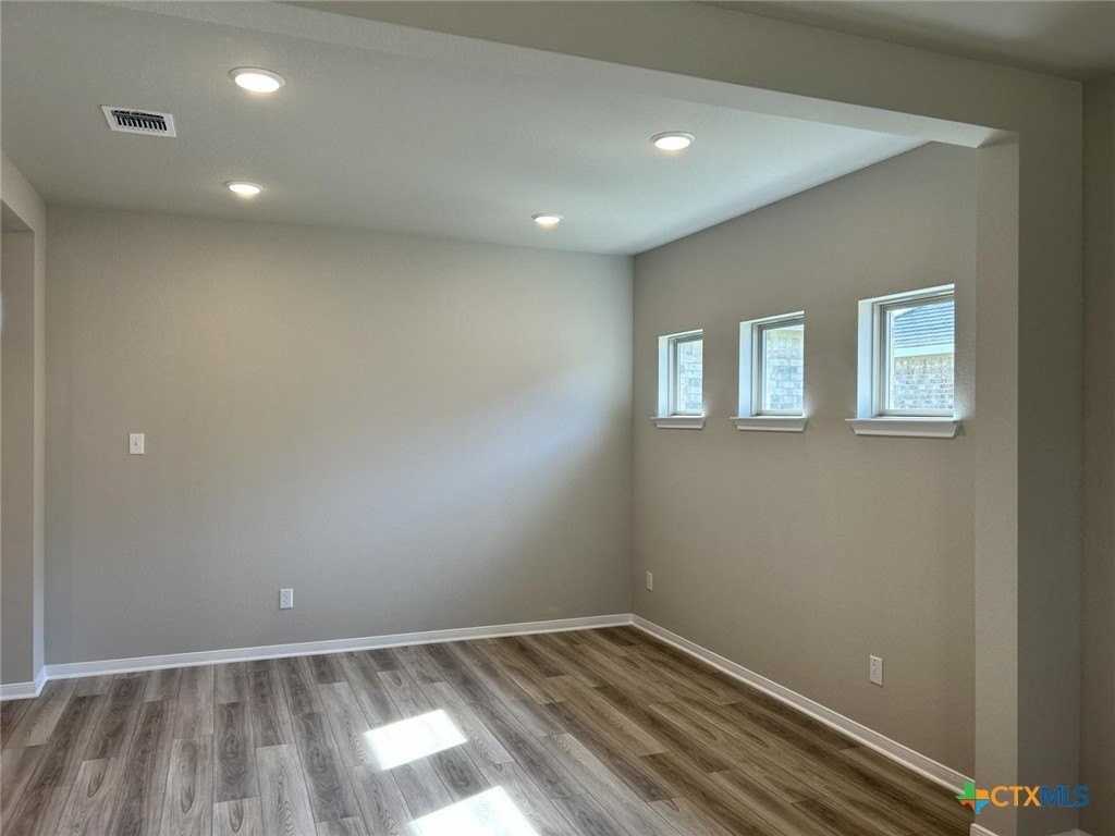 10211 Six Shooter Ln - Photo 7 of 19