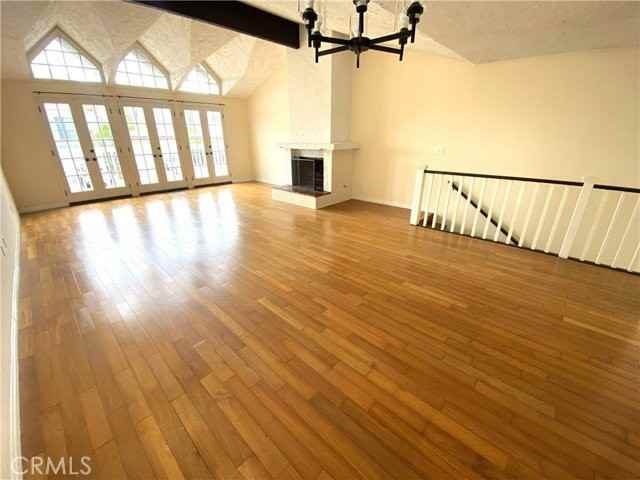 1525 Carver St - Photo 4 of 8