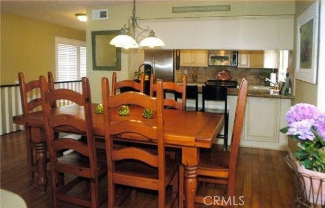 1525 Carver St - Photo 6 of 8