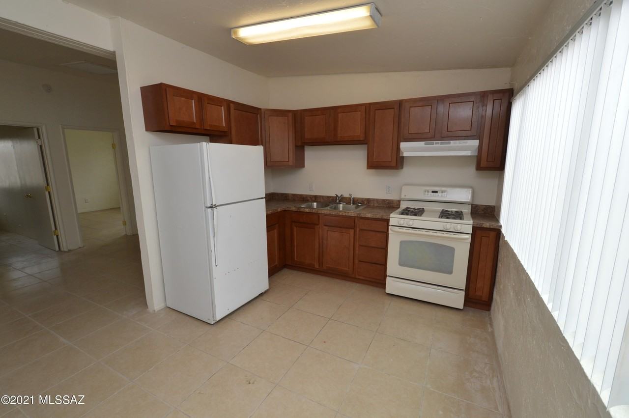 20 E Susana St - Photo 4 of 10