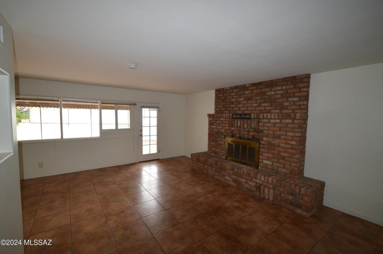3957 E Hampton Pl - Photo 2 of 11