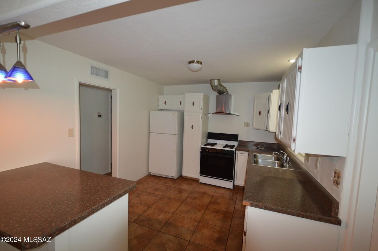 3957 E Hampton Pl - Photo 3 of 11