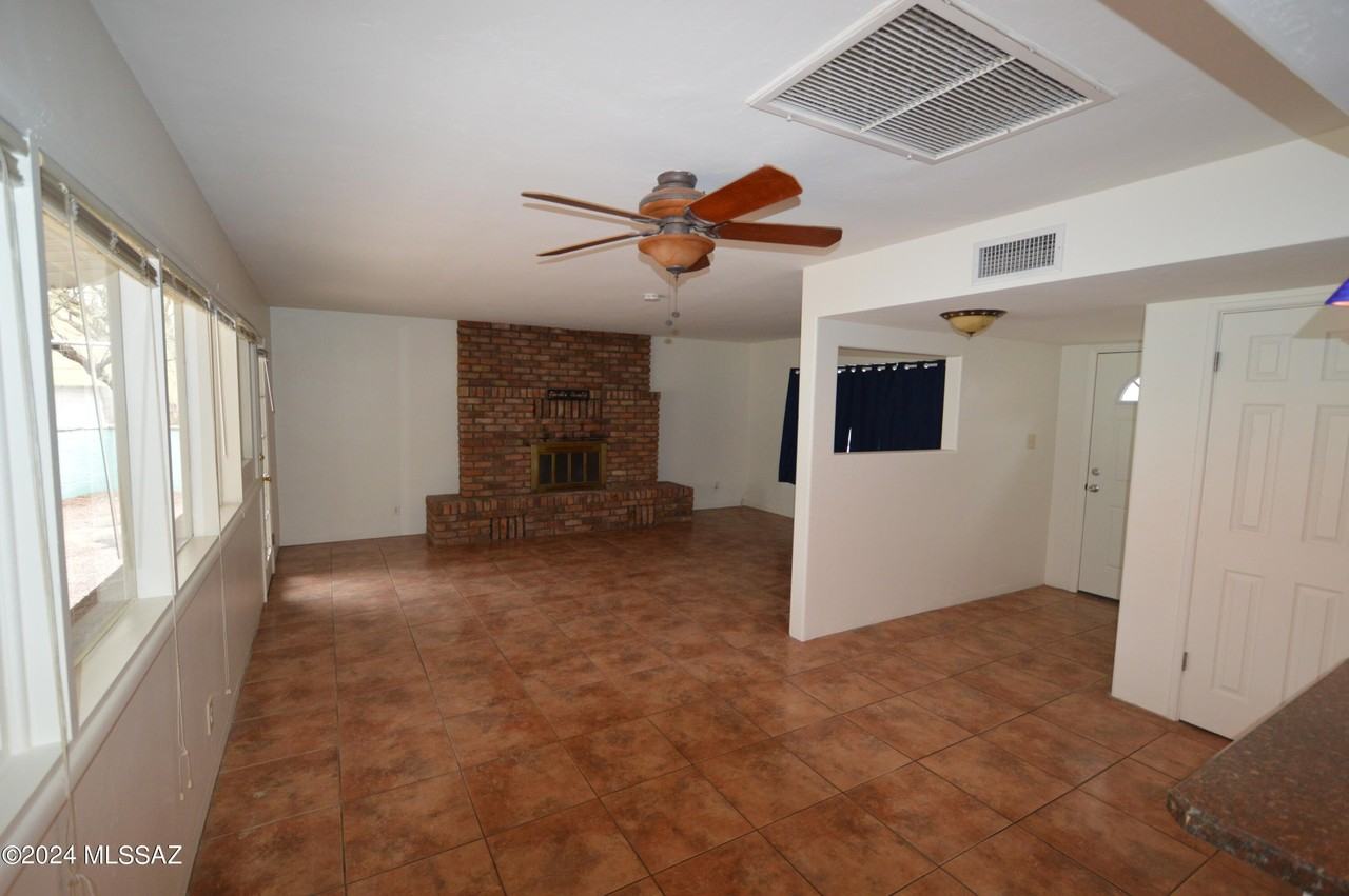 3957 E Hampton Pl - Photo 4 of 11